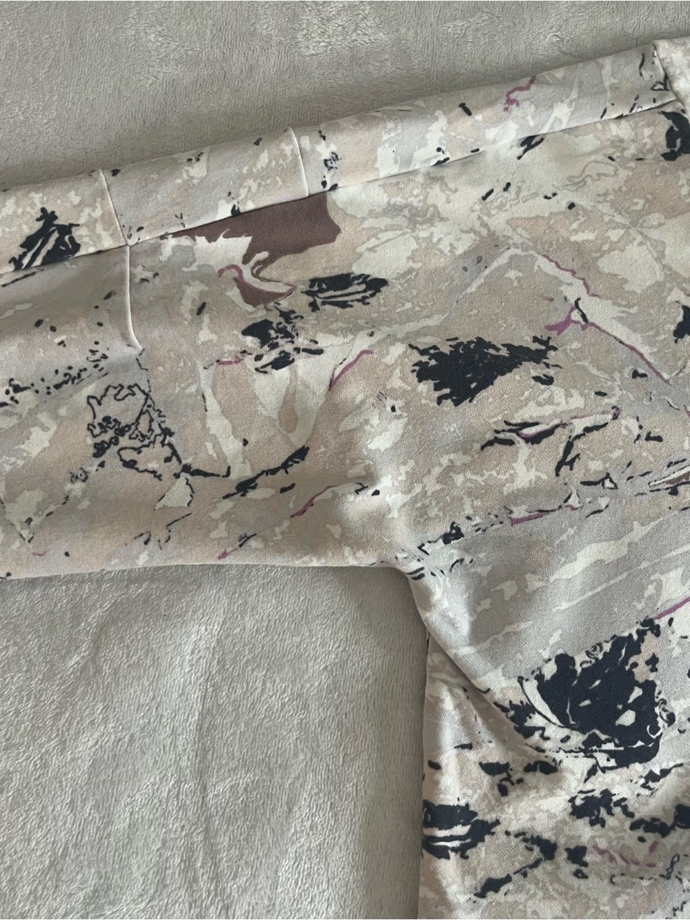 Gymshark Marble-Print Cropped Hi/Lo Crewneck Sweatshirt in White and Black Sz S - Picture 12 of 13